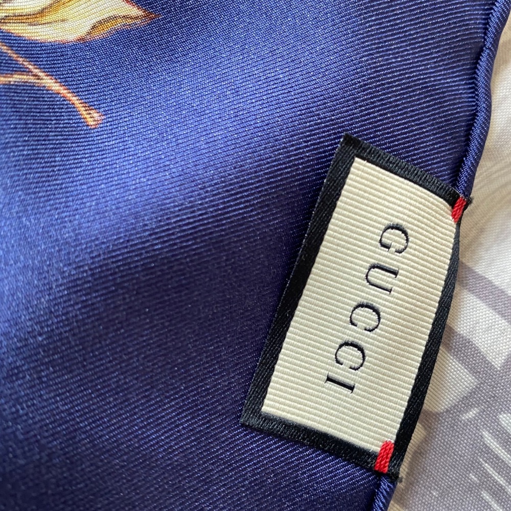 NEW Authentic Gucci silk scarf - Picture 3 of 10